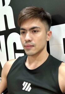 อาร์ม-ธีรกิจ-หน้าเป๊ะ