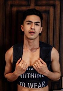 อาร์ม-ธีรกิจ-หล่อ