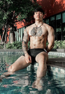 ธัน-ธนารัตน์-กางเกงดำ