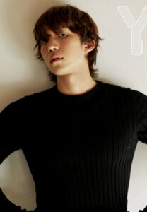 ลีซังฮี-เสื้อแขนยาวดำ