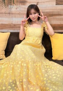 Minami-Kojima-ชุดเหลือง